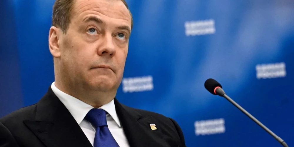 Dmitrijs Medvedevs, kuru kādreiz uzskatīja par liberāli, kļuvis par kara kurinātāju un bieži izgāž žulti uz visiem oponentiem.