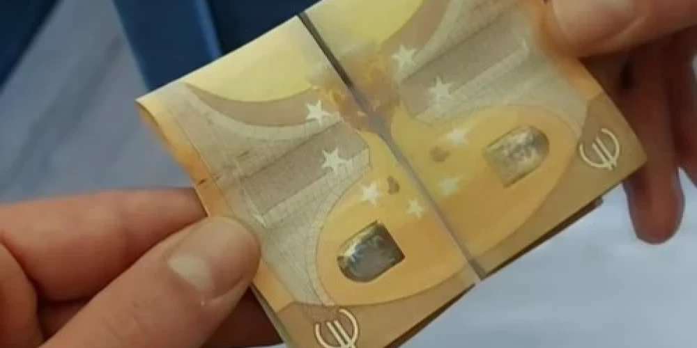 Достаточно сложить купюру в 50 евро и поднести к зеркалу — и перед вами предстанет рогатый демон.