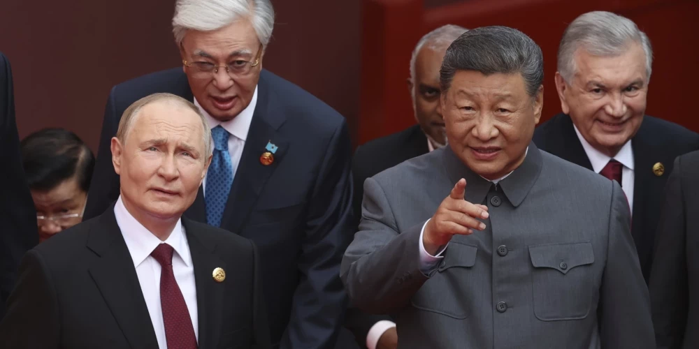 Vladimirs Putins un Sji Dzjiņpins Ķīnā.