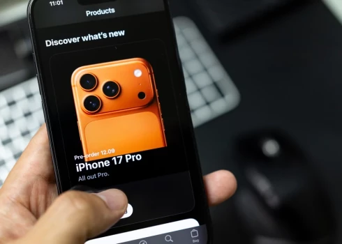 Особым спросом пользуются iPhone 17 Pro и iPhone 17 Pro Max в темно-синем цвете с 256 ГБ памяти.