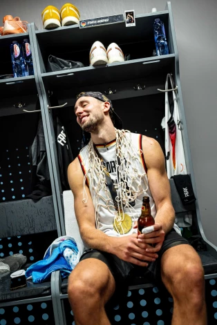 Francs Vāgners bauda Latvijas alu arēnas ģērbtuvē. 