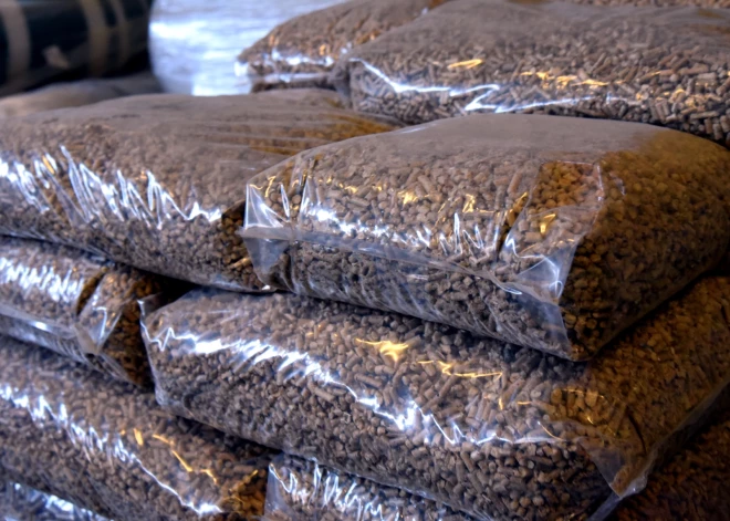 Древесные гранулы уже подорожали - латвийцы готовятся к отопительному сезону