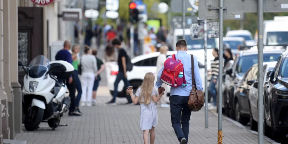 Kampaņā tēvu atbalstam zvanītāji visbiežāk interesējušies par bērnu audzināšanu un ģimenes attiecībām.