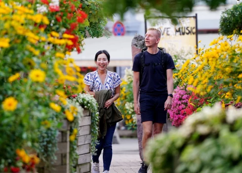 No 16. līdz 19. septembrim katru darba dienu pēcpusdienā Rīgas centrā būs sastopami videi draudzīgas pārvietošanās vēstneši, kuri sveiks un uzmundrinās kājāmgājējus, velobraucējus, skrituļslidotājus un citus kustībā esošus cilvēkus. 