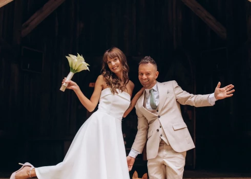 Beāte un Artis tagad ir laulāts pāris.