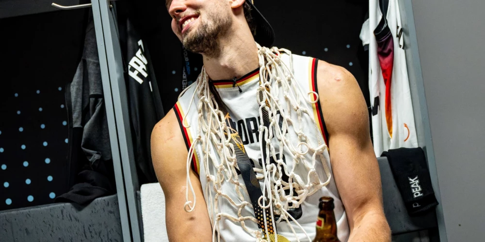 Pirmdien, 15. septembrī, ar līgumreisu no Rīgas Vācijas pilsētā Frankfurtē ieradās 2025. gada Eiropas čempioni basketbolā, Vācijas izlase, kuru sagaidīja prāvs pulciņš līdzjutēju. Vācijas basketbolistu svinības, kas sākās "Xiaomi arēnā", turpinājās Frankfurtē. 