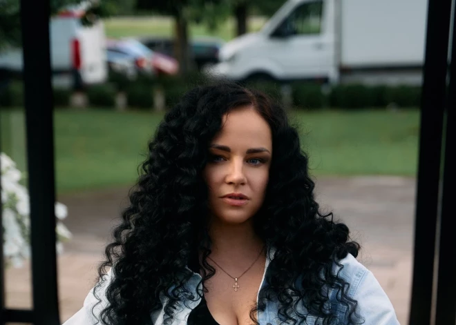 Pirms Ziemassvētkiem lasītājus sasniegs Leldes Kovaļovas jaunais romāns “Stalkere”