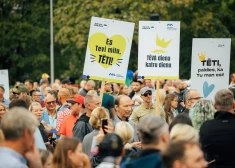 FOTO: sirsnīgā gaisotnē aizvadīts divpadsmitais Tēva dienas gājiens un festivāls Rīgā