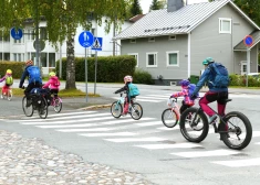 Vai bērns drīkst viens pats braukt uz skolu ar velosipēdu? Skaidro CSDD