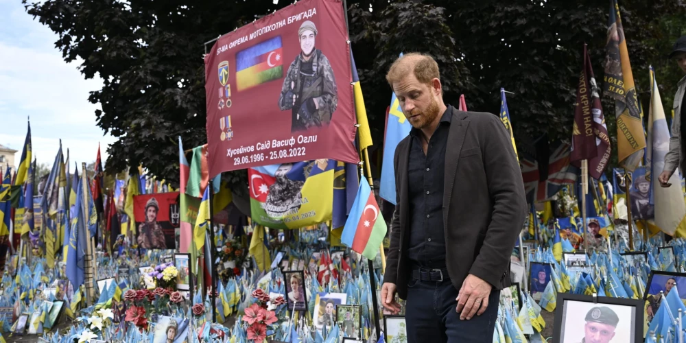 Princis Harijs ierodas negaidītā vizītē Ukrainā 2025. gada 12. septembrī.