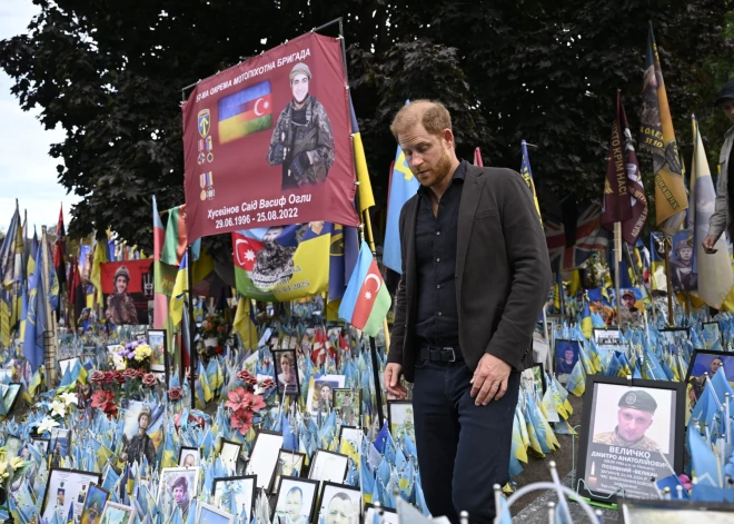 Princis Harijs ierodas negaidītā vizītē Ukrainā 2025. gada 12. septembrī.