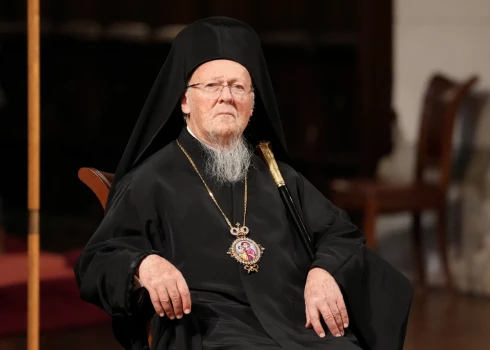 Вселенский патриарх Константинополя Варфоломей I принимает участие в экуменическом богослужении в Рижском кафедральном соборе.