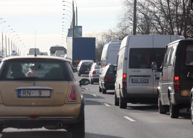Numura zīmes varēs paturēt arī reģistrācijas pārtraukšanas laikā