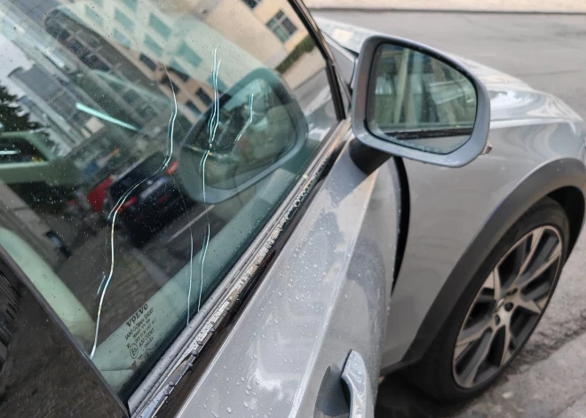 Poļu Eiroparlamenta deputāts Buda: manu automašīnu apšaudīja Briselē!