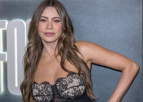 Sofija Vergara pasākumā vienu dienu pirms “Emmy” balvu ceremonijas.