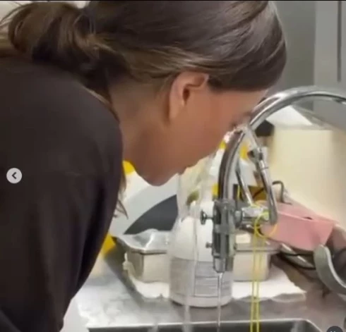 Aktrise skalo aci zem tekošā ūdens.