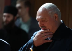 Lukašenko apžēlo vairākus politieslodzītos: viņi "atzinuši savu vainu un nožēlojuši izdarīto"