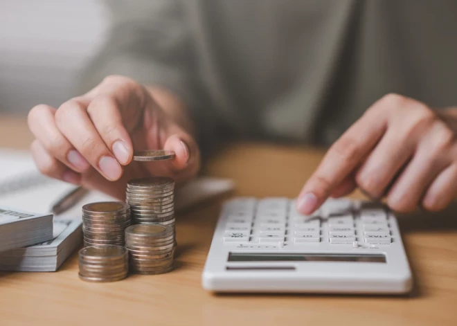 Более половины жителей Латвии поддерживают более жесткое сокращение бюджета