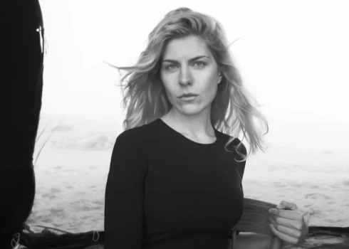 Anastasija Ignatova pozē "Pirelli" kalendāram (ekrānuzņēmums no "YouTube")
