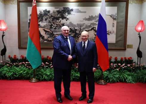 Diktatori Aleksandrs Lukašenko un Vladimirs Putins, viesojoties Ķīnā septembra sākumā.