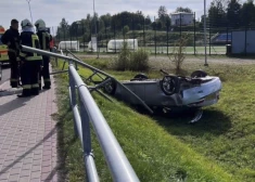 Pār mēru iepļāvuši zāles pļāvēji, iebrauc Rēzeknes futbollaukumā, Daugavpilī dedzina kapus: kriminālā province