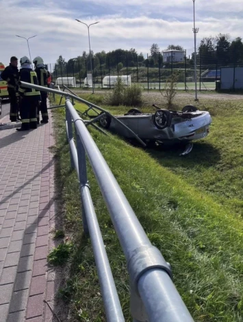 Rēzeknē futbola spēles laikā stadiona žogā iebrauca iereibis šoferis – laikā, kad tur notika futbola spēle.