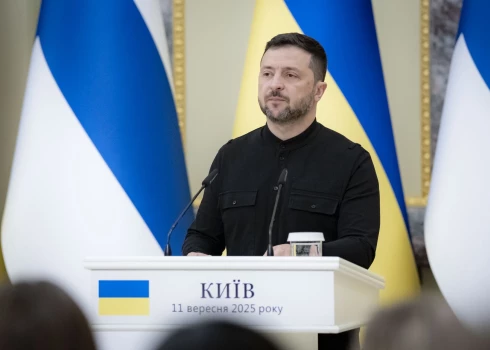 "Putina signāls ir - nedodiet Ukrainai pretgaisa aizsardzību, pašiem var noderēt," par drona ielidošanu Polijā saka Zelenskis.