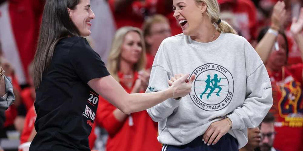 Indiānas "Fever" basketbolistes spējušas panākt izlīdzinājumu sērijā, neraugoties uz Keitlina Klārkas (pa kreisi) un Sofijas Kaningemas savainojumiem. 