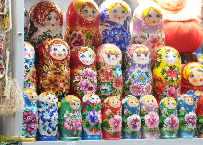 Вице-мэр Риги объявил первые шаги по обновлению Центрального рынка: использование латышского, запрет на торговлю матрешками и российской прессой