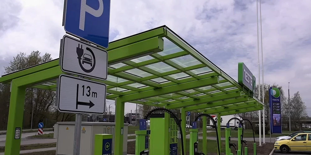 "Nestes" jaunākā elektroauto uzlādes stacija izbūvēta Purvciemā.