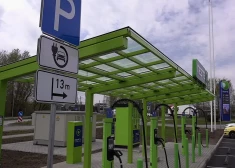 Stacijas, kas gatavas uzlādēt arī elektrisko "Rolls Royce" 