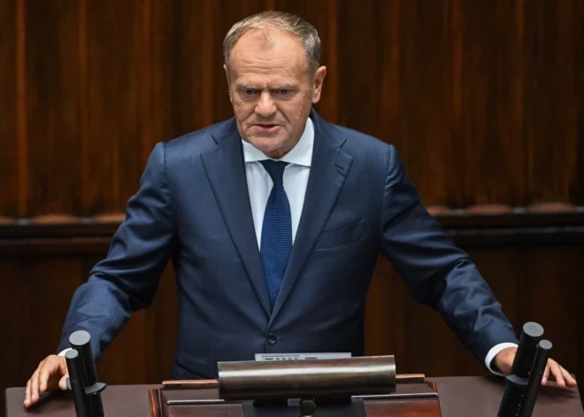 Vīrietis nozog Polijas premjera Tuska “Lexus” automašīnu – viņu aiztur, taču stāsts kļūst vēl neizprotamāks