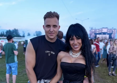 Nauris un Elīna Didrihsone sadalījuši mantu.