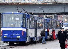 Rīgā nakts sabiedrisko transportu turpinās nodrošināt līdz oktobra beigām