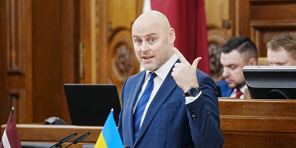 Opozīcijas deputāts, darbību izbeigušās "Rail Baltica" parlamentārās izmeklēšanas komisijas priekšsēdētājs Andris Kulbergs (AS).  