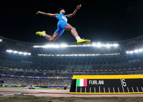 20 gadus vecais itālis Matija Furlāni lidojumā.