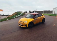 "Nulle nenozīmē, ka viss ir beidzies!" Jauns.lv izcīna balvu 24 stundu elektroauto sacīkstēs