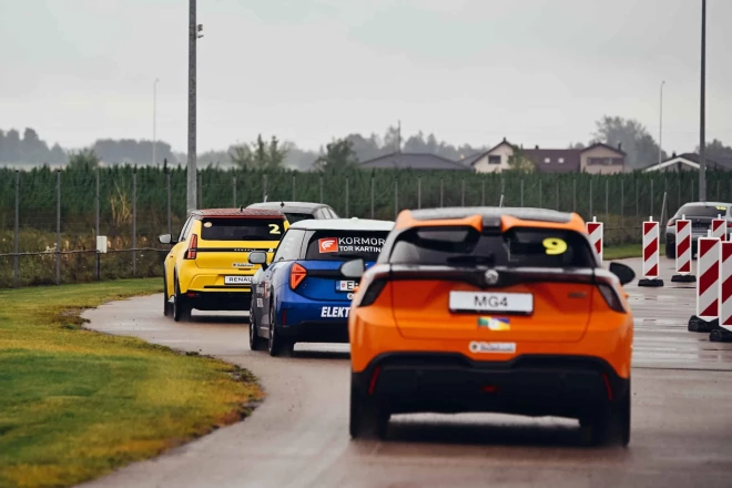 Latvijas žurnālistu komanda 24 stundu sacensībās piedalījās ar stilīgo dzelteno "Renault 5". Žurnālistu konkurencē palikām uz goda pjedestāla otrā pakāpiena aiz lietuviešiem, bet kopvērtējumā mums ceturtā vieta.