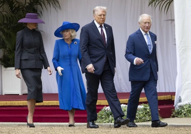ASV prezidents Donalds Tramps un pirmā lēdija Melānija Trampa kopā ar karali Čārlzu III, karalieni Kamilu Vindzoras pilī.