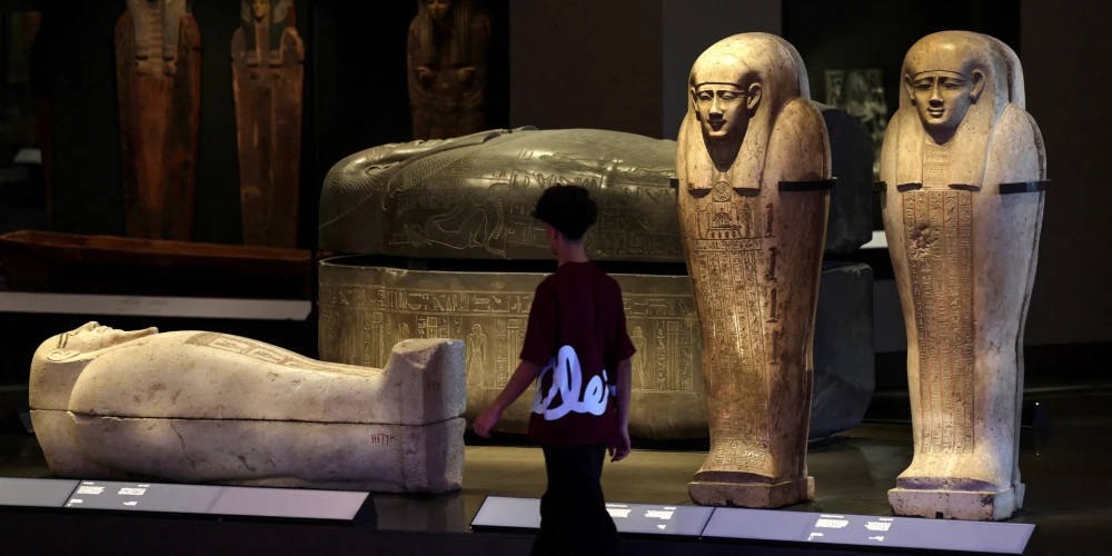 No Kairas Ēģiptes muzeja pazudusi 3000 gadus sena zelta aproce, paziņojusi Ēģiptes Senlietu ministrija.