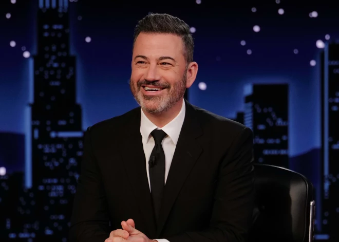 Negaidīti atcelts Džimija Kimela šovs. Viņš esot "slimīgi" izteicies par nošauto aktīvistu Kērku. VIDEO