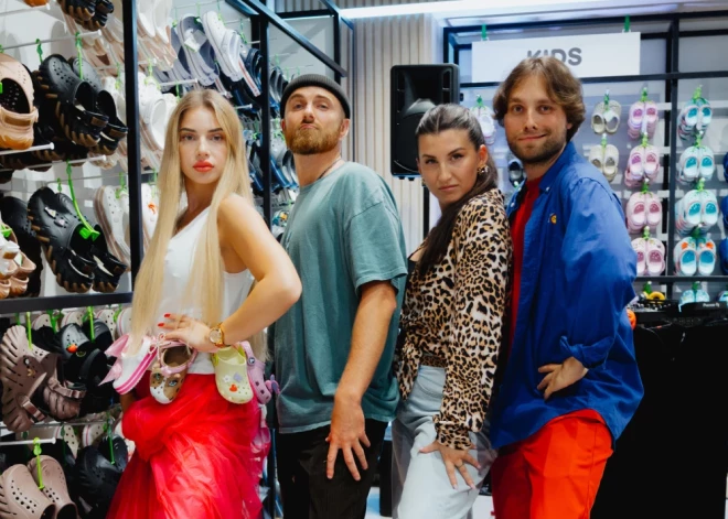 В торговом центре моды и образа жизни Spice открылся крупнейший в Латвии магазин обуви Crocs новой концепции. .