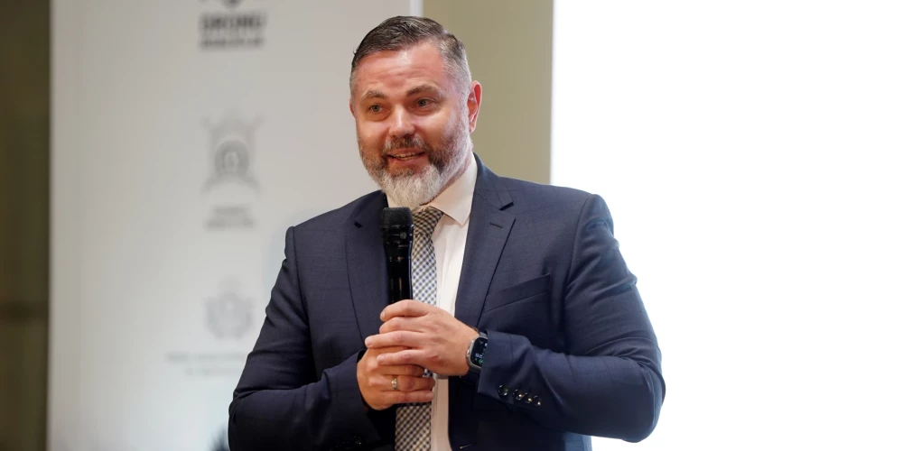 Eiropas Komisijas par pārstāvniecības vadītāju Latvijā ir iecēlusi līdzšinējo šī amata pienākumu izpildītāju Andri Kužnieku. 