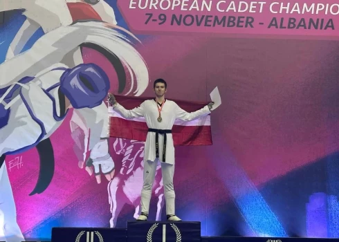 Eduards Cibuļa jau atzīstami piedalījies arī vairākās sacensībās vīriešu konkurencē.