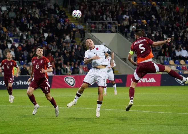 Latvijas futbola izlase pēc diviem 0:1 saglabā vietu FIFA rangā; vadībā izvirzās Spānija