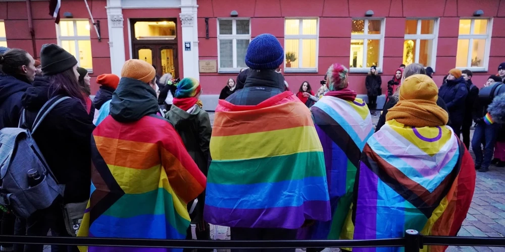 Ar ZZS atbalstu Saeimā virza LPV ieceres LGBT ierobežošanai.