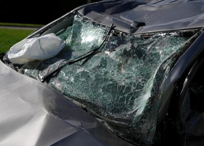 Август стал самым трагичным месяцем на дорогах Латвии. А какой город признан самым безопасным?