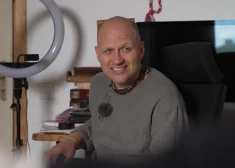 Uģis Kuģis vairs nezina, kur gulēt - bēniņos, uz tepiķīša vai pie sievas?