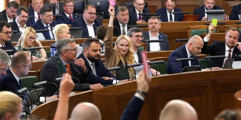 Saeima noraida opozīcijas ieceri samazināt UIN likmi. 