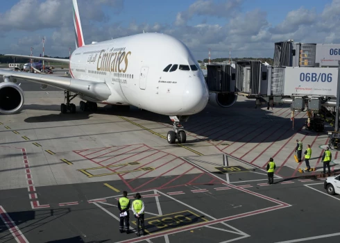 Lidosta aicina pasažierus sazināties ar aviokompānijām vai tūrisma operatoru.